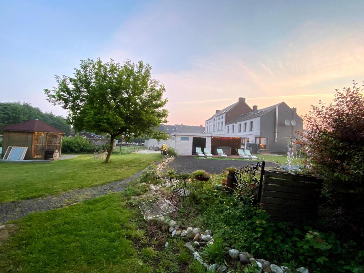 Le Chateau De Frankie Spas-Saunas Grand-Reng Exterior photo