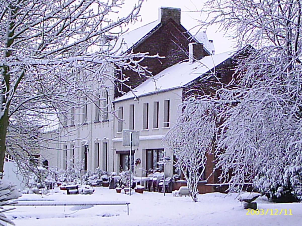 Le Chateau De Frankie Spas-Saunas Grand-Reng Exterior photo