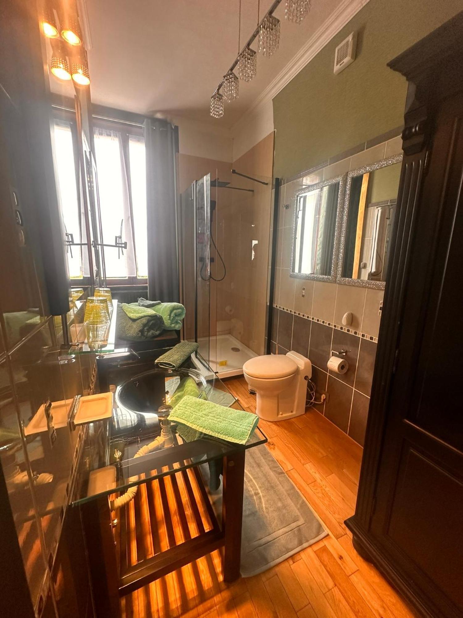 Le Chateau De Frankie Spas-Saunas Grand-Reng Exterior photo