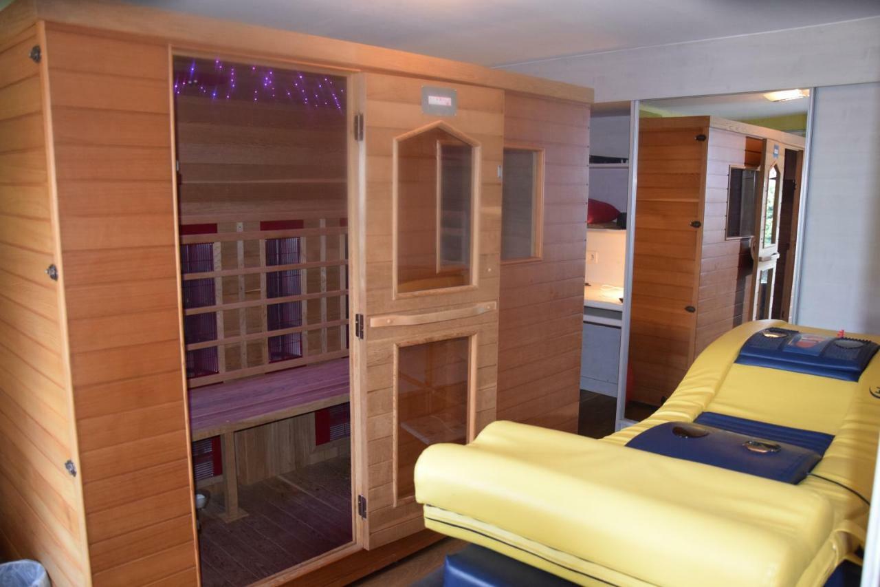 Le Chateau De Frankie Spas-Saunas Grand-Reng Exterior photo